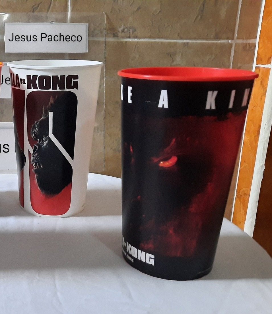 Vasos Godzilla Vs Kong. Carls, Jr. Mercado Libre