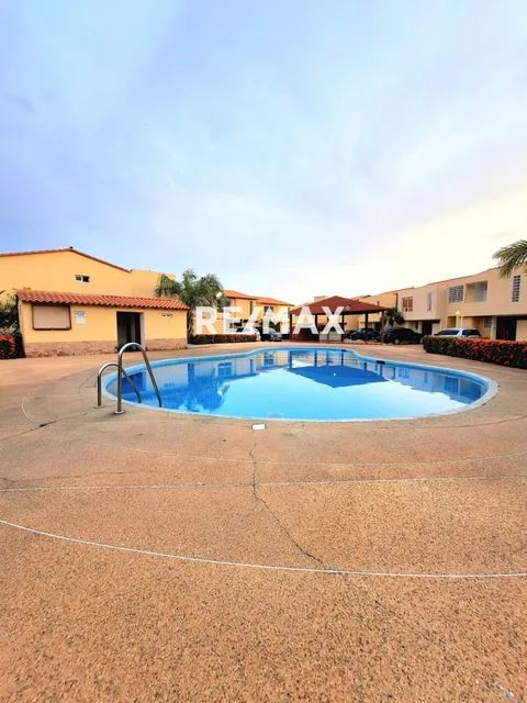  Venta De Townhouse En Coral Garden Villa, Sabanamar, Isla De Margarita  Cod: 1134