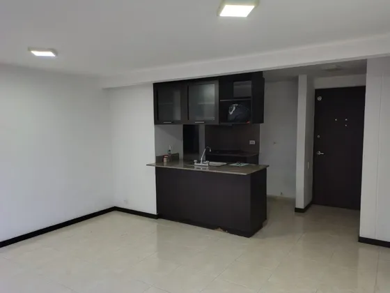 Vendo Apartamento Cerca Al D Uno, En La Loma De Los Bernal