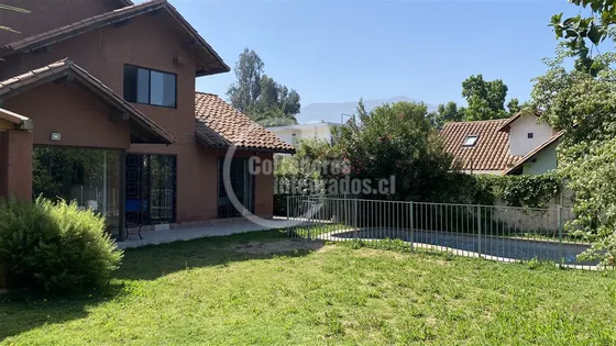Casa En Venta De 6 Dorm. En Lo Barnechea