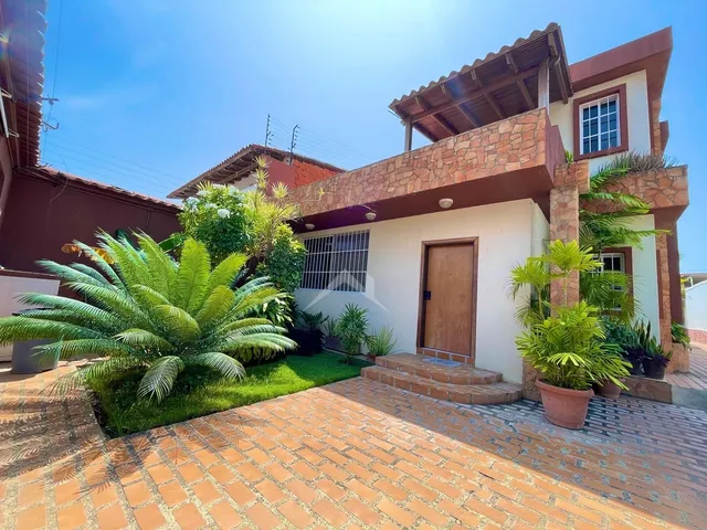Home24 Pelicano Vende Hermosa Y Amplia Quinta En Lecheria