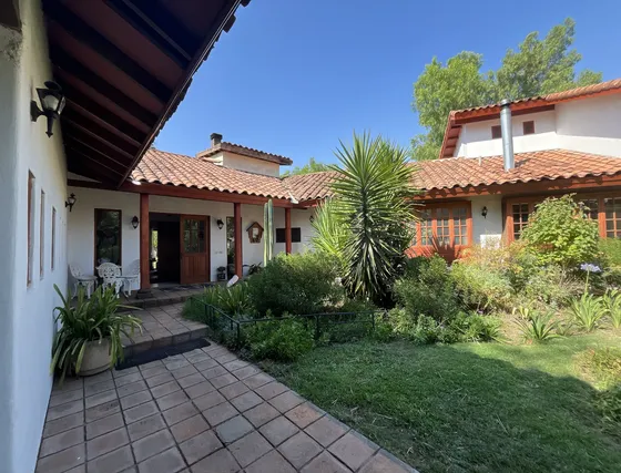 Parcela En Lo Arcaya, Chicureo: 7d, Piscina Y Gran Jardín