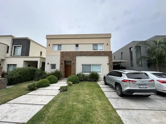 Casa En Venta En Barrio Privado Brisas De Adrogue
