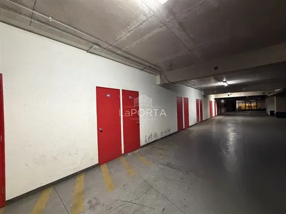 13 Bodegas / Metro Cementerio / Av. Recoleta / Av. Peru
