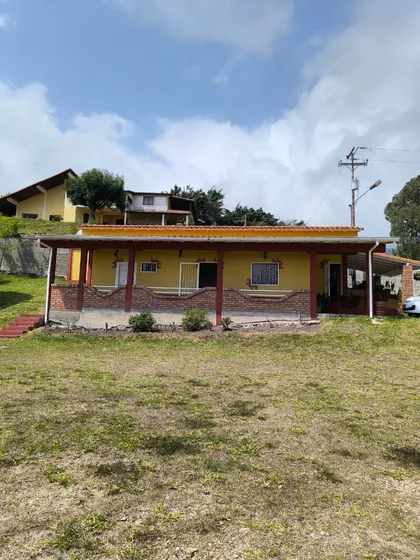 Casa De Campo En Venta Ubicado En El Páramo De La Laja / Ym