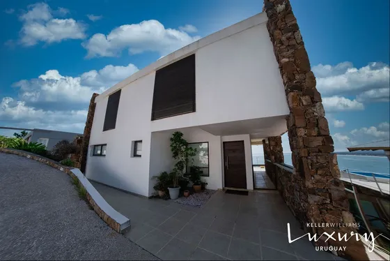 Casa En Alquiler Piriápolis 3 Dormitorios 4 Baños