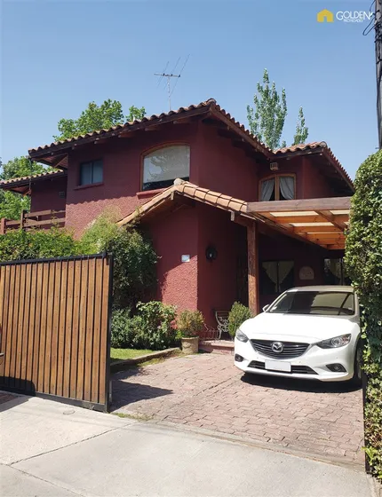 Casa En Venta De 4 Dorm. En La Reina