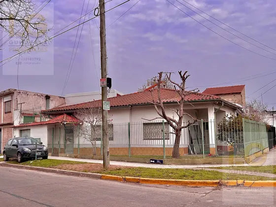 Casa En  Venta En Quilmes Oeste, Toma Vehículo En Parte De Pago, Financia