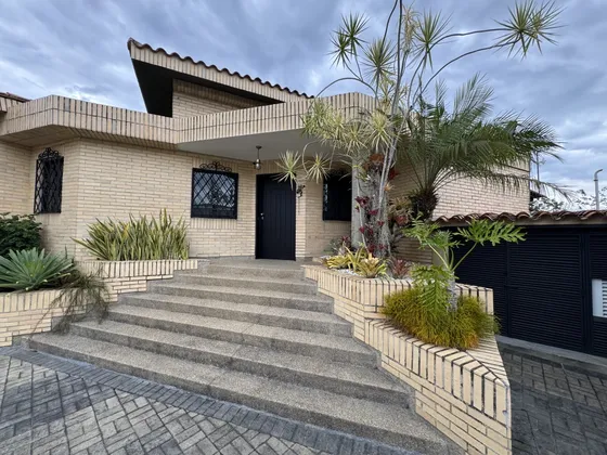 Venta De Casa En Altos De Guataparo Valencia (mv)