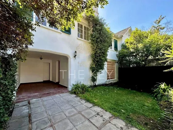 Casa En Venta De 3 Dorm. En Vitacura