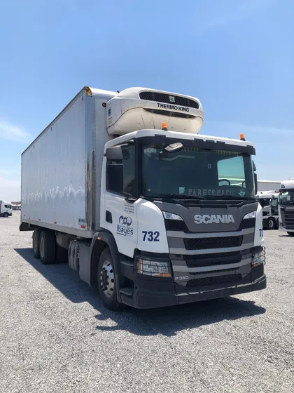 Camión Scania Caja Seca P360 B6x2