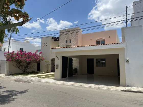 Casa Remodelada En Excelente Ubicacion, Montebello Merida.