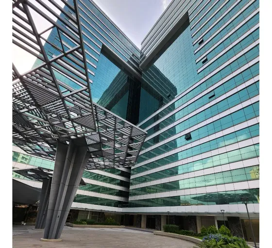 Venta De Oficinas Y Locales Comerciales En Centro Empresarial La Esmeralda