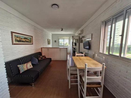 Apartamento En Punta Del Este. 1 Ambiente Totalmente Equipado. Sobre Chiverta