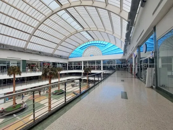 Se Alquila Local Comercial Planta Alta. C.c. Las Américas. Maracay Rah 24-910