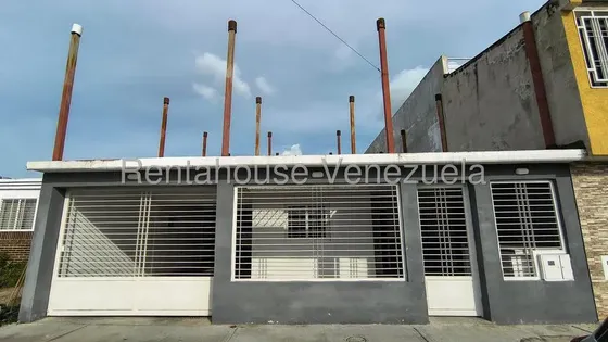 Jip Rentahouse Vende Casa Amoblada Lista Para Mudarse De 3 Hab, 2 Salas De Baños, 3 P/e, Vigilancia Privada, Urb. La Ciudadela, Cagua.