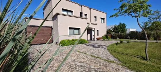 Exclusiva Casa Quinta En  Prados De La Adelina 
