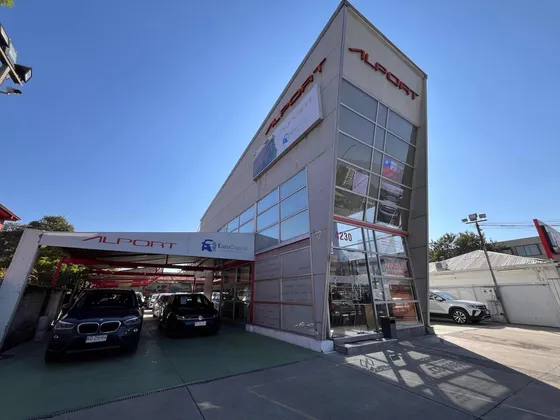 Gran Local Comercial En Las Condes Con Patente Automotriz.-