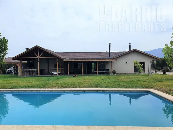Casa En Venta De 4 Dorm. En Colina