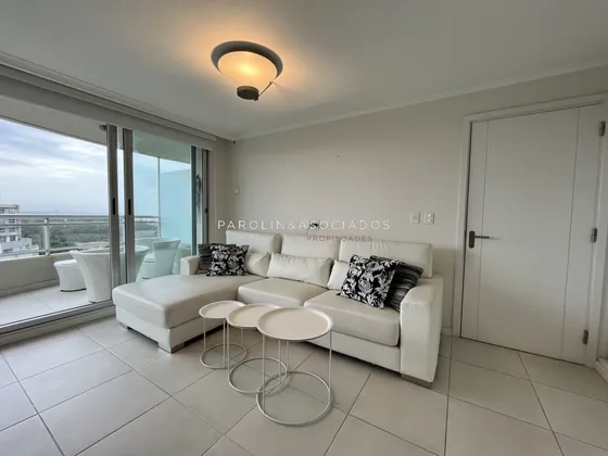 Piso Alto 2 Dormitorios Con 1 Baño En Ocean Drive, Punta Del Este