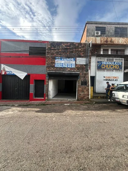 Local En Barrio El Carmen / Gm