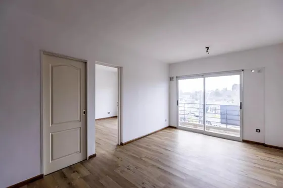 Departamento En Venta - 1 Dormitorio 2 Baños - 52mts2 - Adrogué