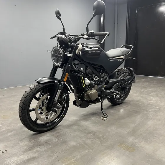 Husqvarna Svartpilen 200 2023