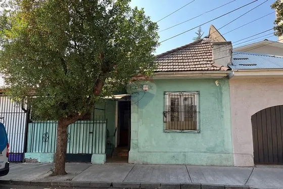 Casa Para Remodelar Con Excelente Ubicación.