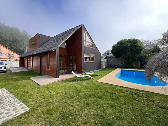 Venta Casa 3d2b Con Piscina - Pingueral