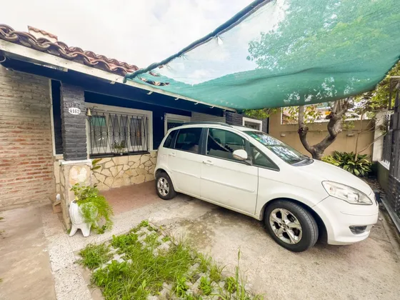Casa En Venta - 2 Dormitorios 1 Baño - 330mts2 - Caseros