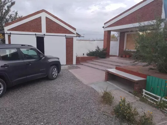 Casa En Venta - 2 Dormitorios 1 Baño - Cochera - 667mts2 - Zapala