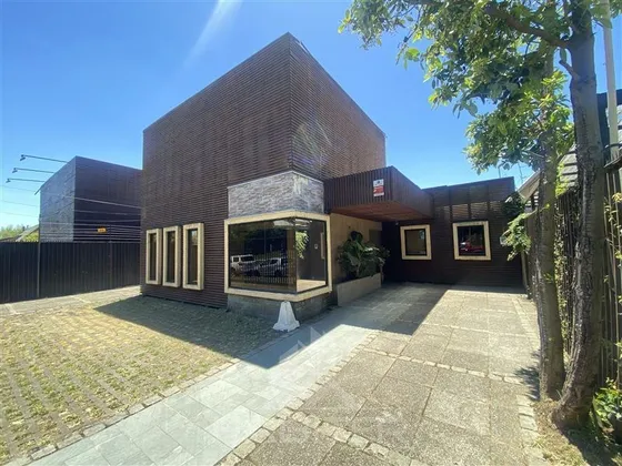 Oficina En Arriendo Con 200 M2 Y 8 Privados En Temuco