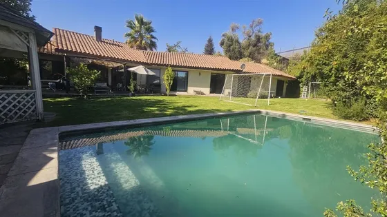 Hermosa Casa Con Gran Terreno Y Excelente Ubicación.