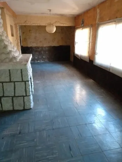 Casa En Venta - 2 Dormitorios 1 Baño - Cochera - 220mts2 - Morón