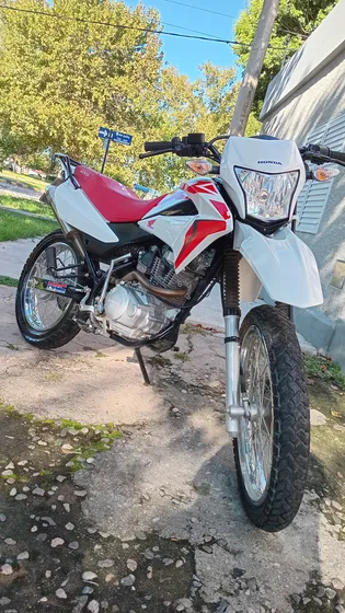 Xr 150l Blanca, Colín Con Porta Patente Rebatible Y Tira Led