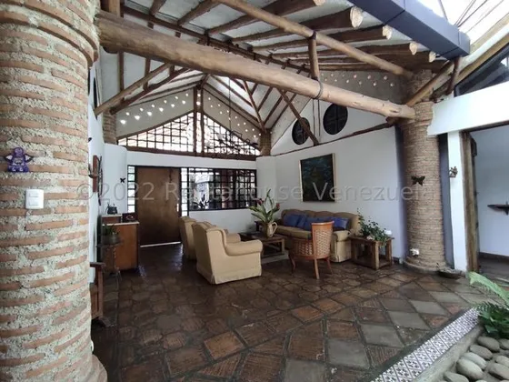 Jip 25-13302. Rent-a-house Vende Espaciosa Casa De 408 Mts2, 3 Hab, 5 Salas De Baños, Piscina, Mesa De Pool, Area Social Con Parrillera, Conectada A Pozo Y Mucho Mas. En Urb Morichal, La Victoria