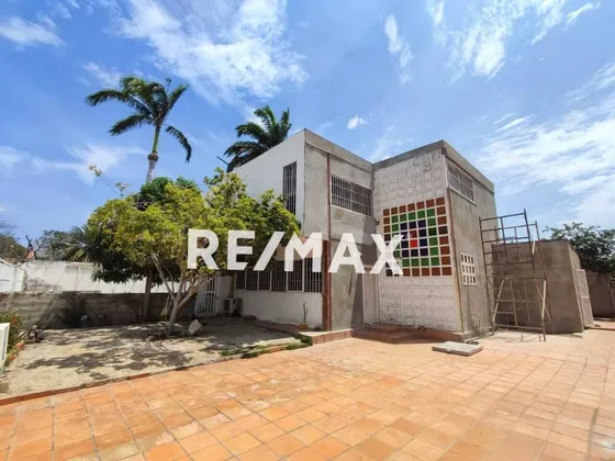 Casa En Urbanizacion Costa Azul, Isla De Margarita Cod: 1394