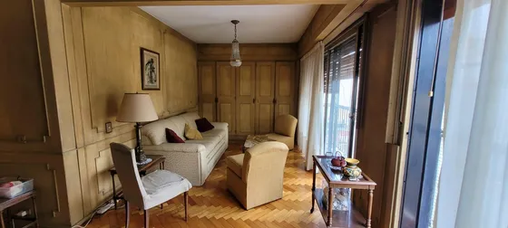 Departamento 3 Ambientes Amoblado Cochera Fija, Muy Luminoso Con Balcón Francés