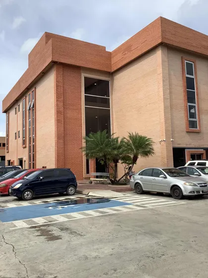 Local En Venta Obra Gris Cc Unicenter Zona Ind. Mun Sur (lp)