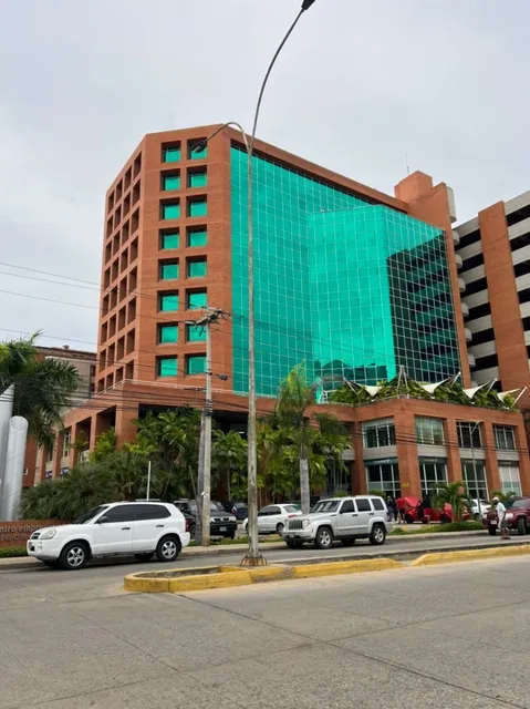 Alquiler Oficina Equipada De 110 M2  Centro Empresarial Lecherías , Cell