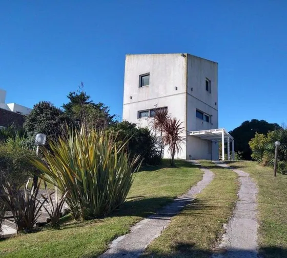 Casa En Venta - 4 Dormitorios 5 Baños - Cariló