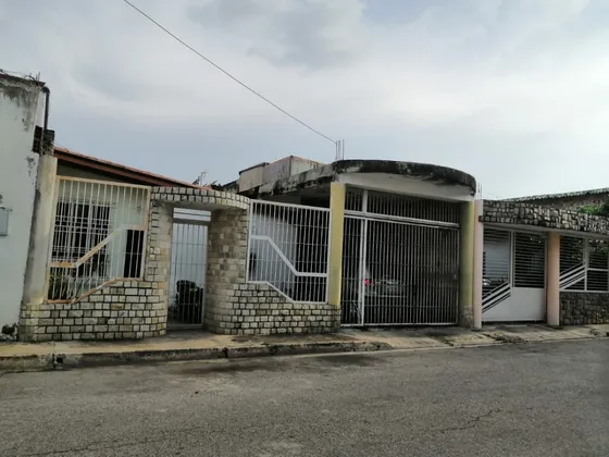 Casa En Venta En Urb Villas Antillanas, La Morita I. Ag7856