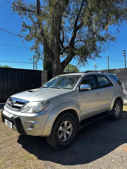 Toyota Hilux Sw4 3.0 Srv Cuero 4x4