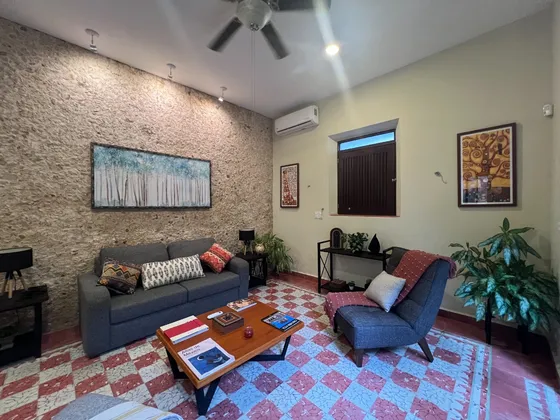 Casa Remodelada Amueblada Y Equipada De 1 Nivel En Esquina, A 4 Cuadras Del Mercado Y A 8 De La Plancha.