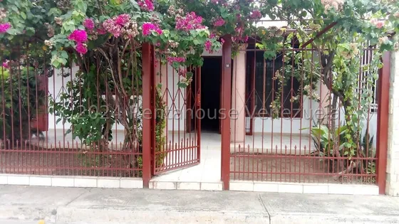 Casa En Alquiler En Turmero 25-1053 Irrr