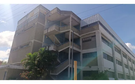 Se Vende Locales En Edificio Industrial 1050m2 Guatire 9661 