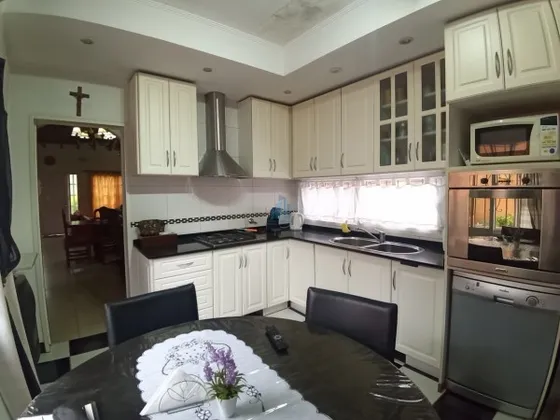 Venta Casa  De 5 Ambientes En Moreno Multifamiliar