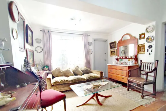 Venta De Propiedad Comercial En Centro De Quilpué, 5h+5b+4e