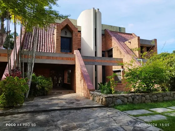 Casa En Venta Urbanizacion Guataparo Country Club Valencia Carabobo. St