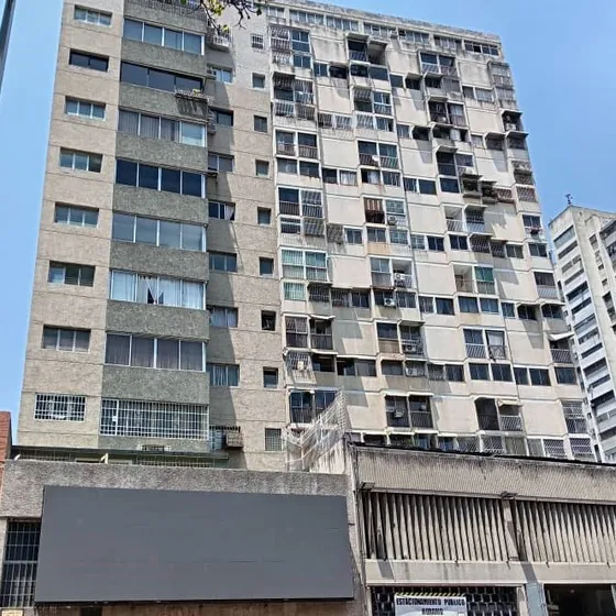 Venta Apartamento Duplex Remodelado En La Candelaria, Cuenta Con 79.86m2